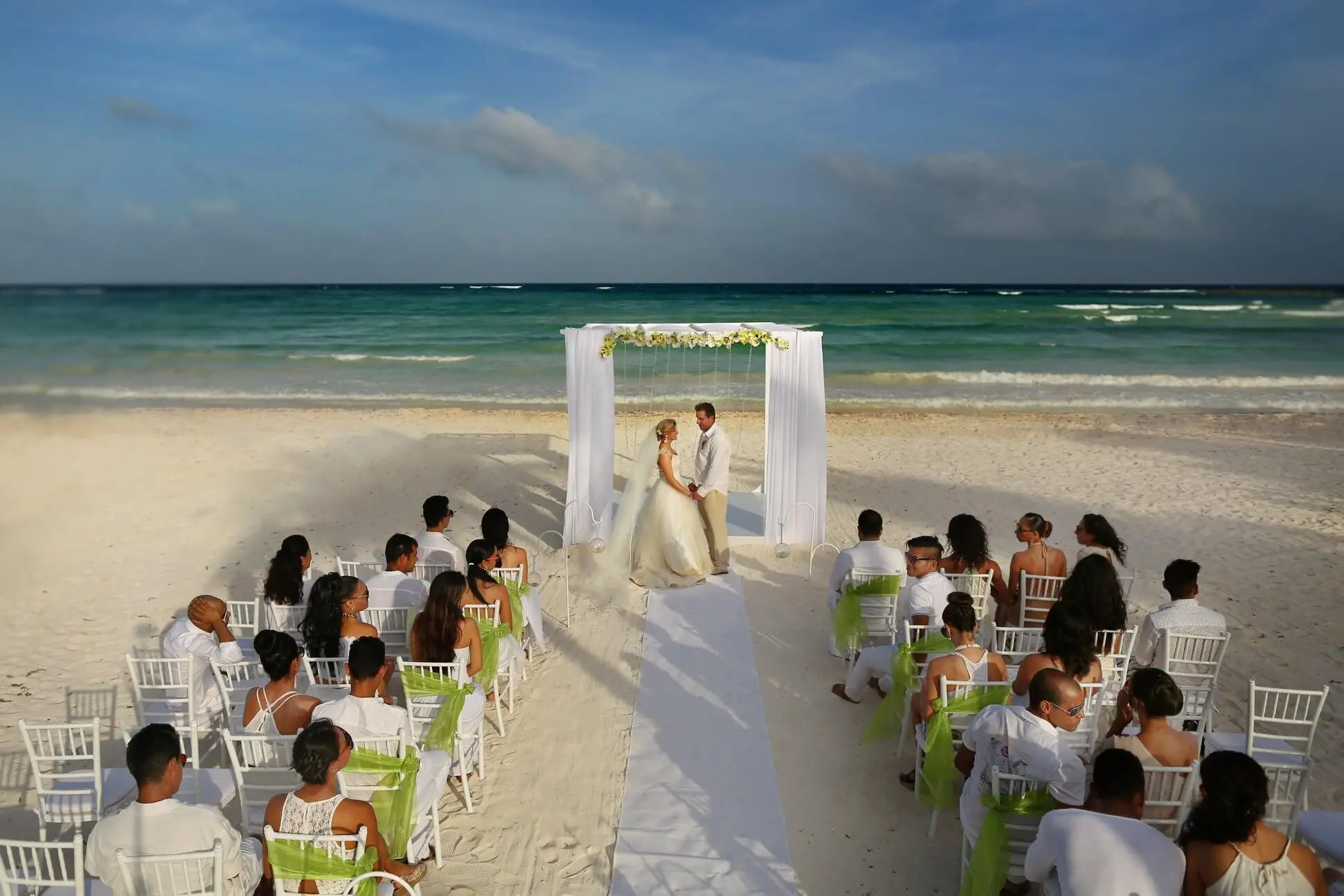 "Sí, acepto" a la puntualidad: El arte de mover a tus invitados en una boda de lujo