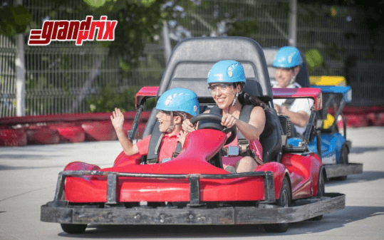 go karts en un parque acuatico en la ciudad de cancun muy divertido, venturapark