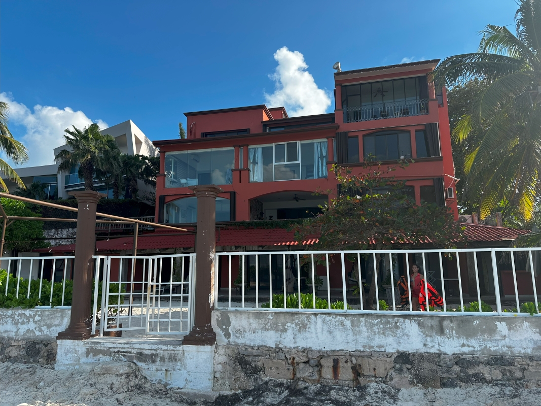 hermosa casa frente a la playa de riviera maya