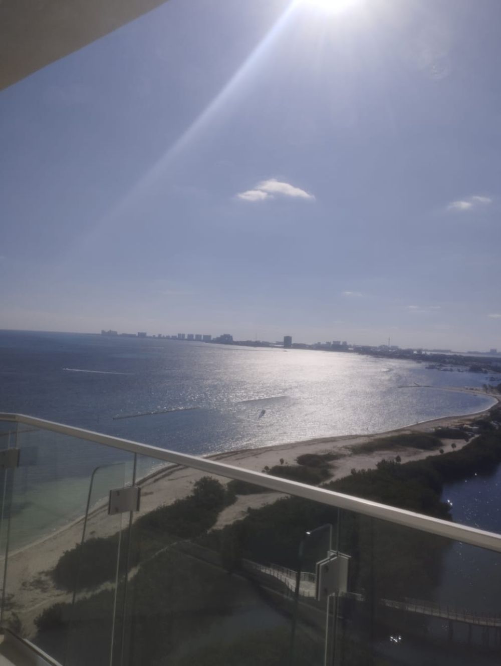 edificio en puerto cancun planta alta frente al sol y playa de cancun